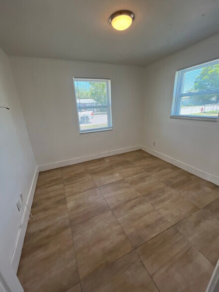 Building Photo - 1349 W 32nd St