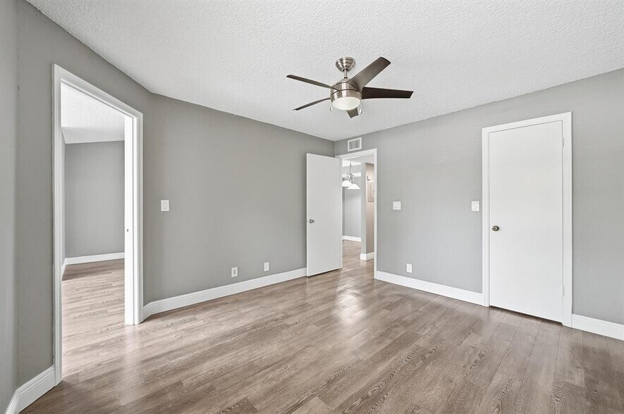 Building Photo - 2900 S University Dr