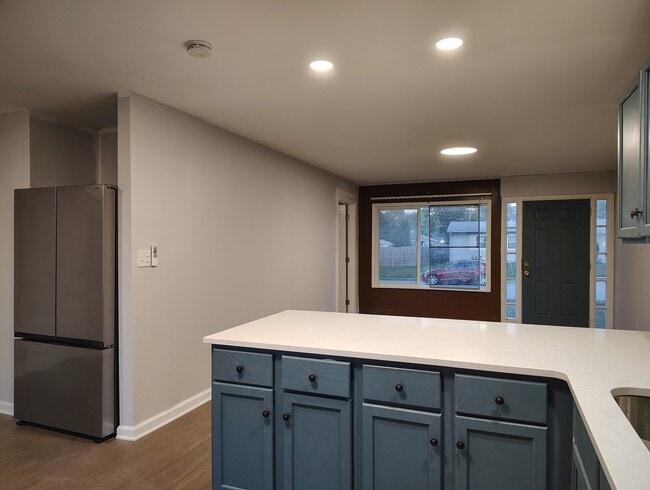 Building Photo - 434 Kenyon Ave