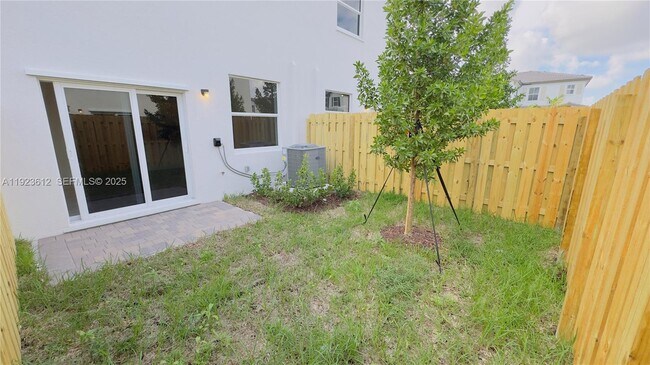 Building Photo - 2621 SE 27th Dr