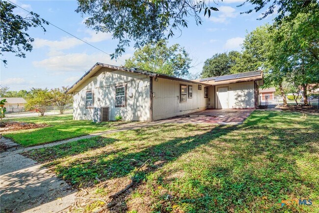 Building Photo - 1820 Gaynor Dr