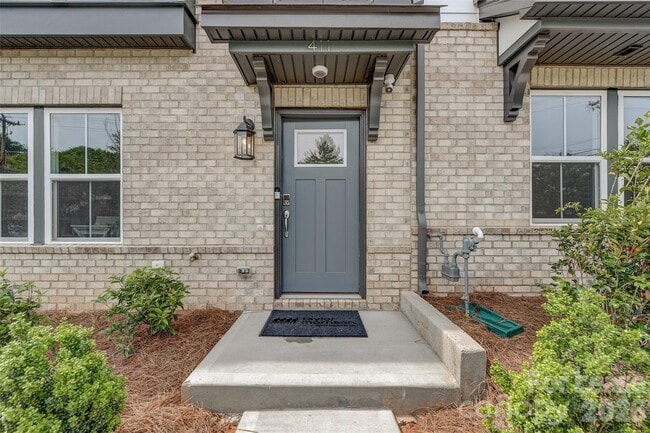 Building Photo - 411 Jetton St