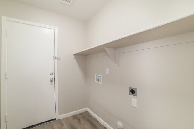 Building Photo - 10529 W Foothill Dr