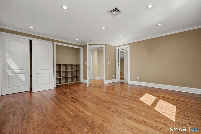 Building Photo - 130 W Norwalk Rd