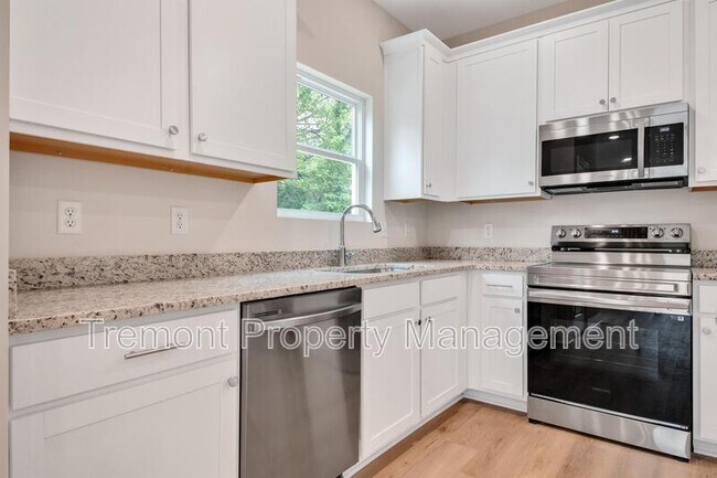 Building Photo - 2466 E 21st St