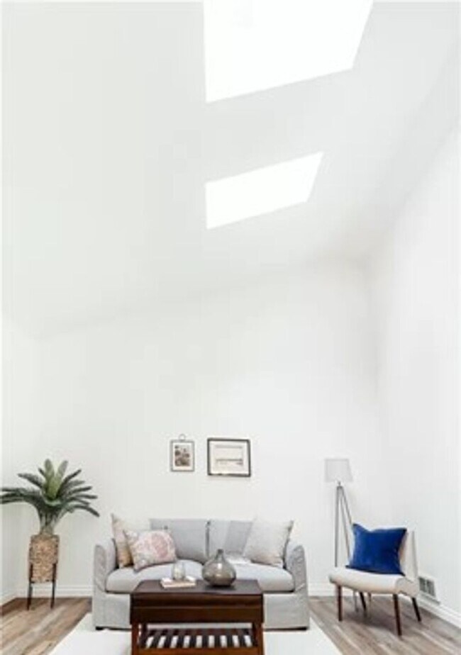 Building Photo - Awesome Juanita Condo for Lease