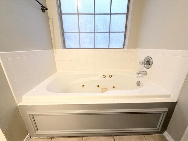 Building Photo - 10616 NW 40th Terrace