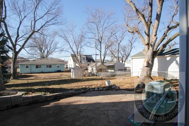 Building Photo - Fully updated 5 bedroom, 2 bathroom house