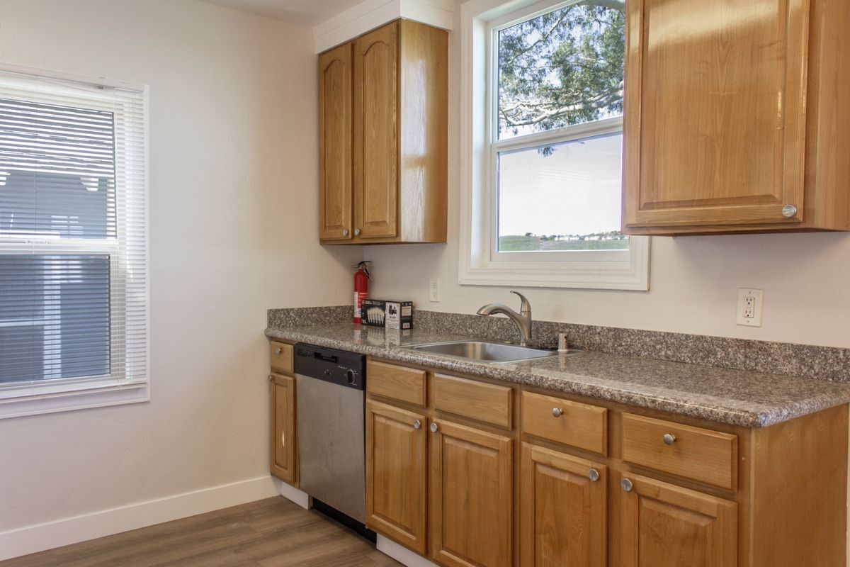 Building Photo - 352 Winslow St