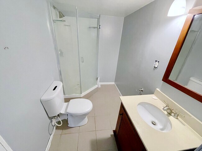 Building Photo - 720 Paxton Place