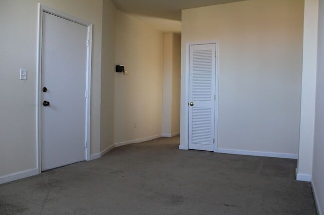 Building Photo - 564 Race St