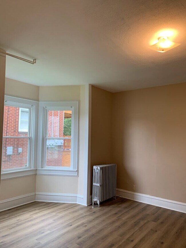 Building Photo - 225 E Park St