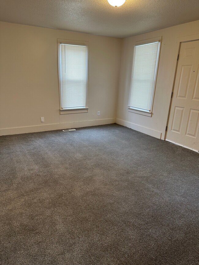 Building Photo - 1306 N Walnut St