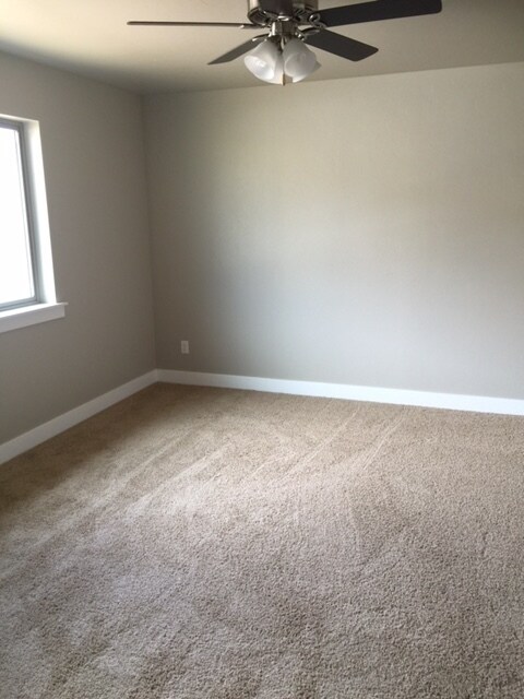 Building Photo - 576 N 220 E