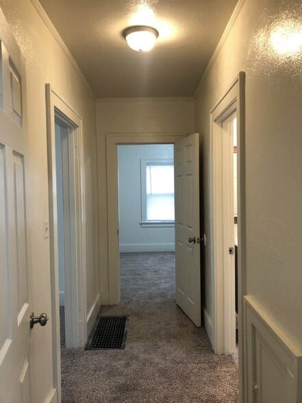 Building Photo - 817 W Nebraska Ave