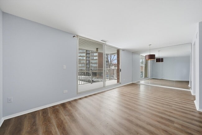 Building Photo - 4000 Triumvera Dr