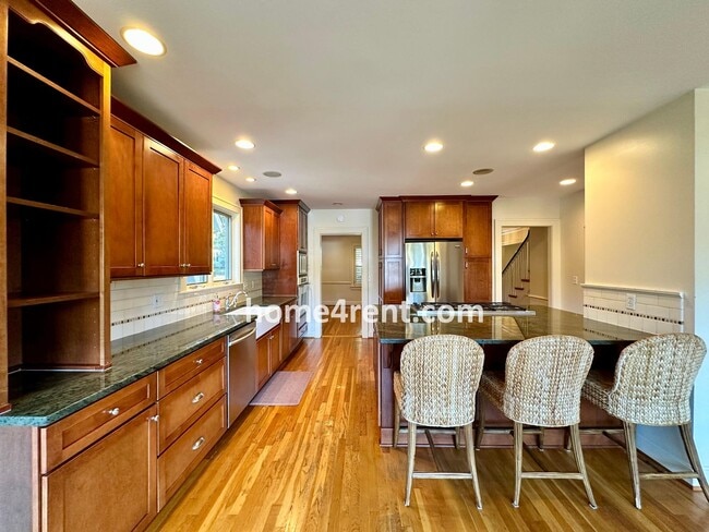 Building Photo - Charming Dutch Colonial in Brookside w/ an Updated Kitchen, Wood Floors, Fenced Yard and a Finish...