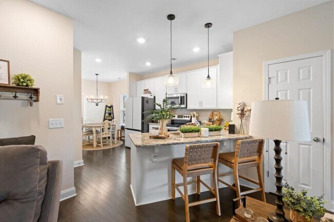 Building Photo - 722 Hahn Ct