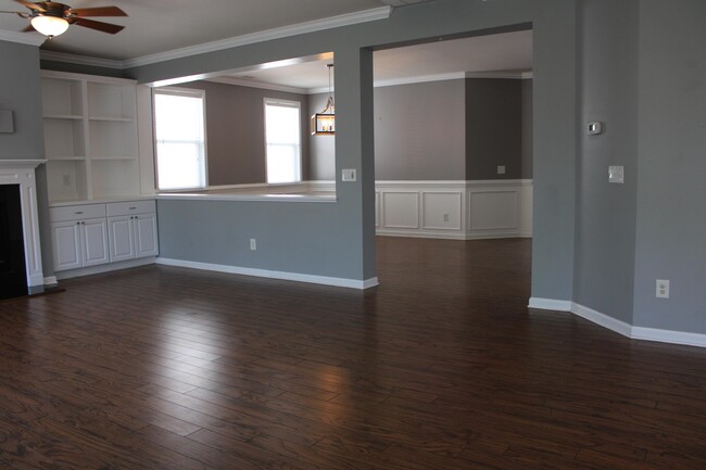 Building Photo - 217 Edgecroft Way