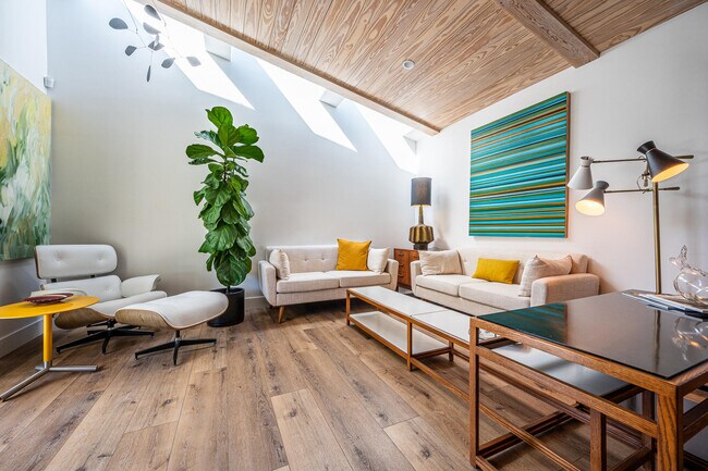 Building Photo - 2748 E Via Escuela