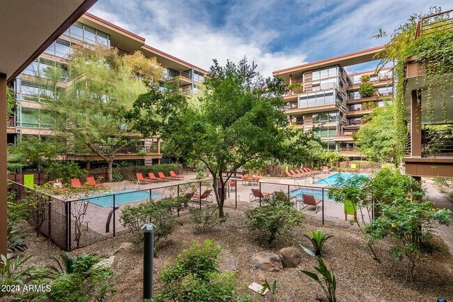 Building Photo - 7117 E Rancho Vista Dr