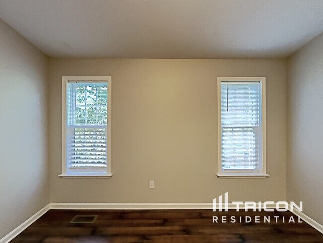 Building Photo - 3012 Brittany Dr