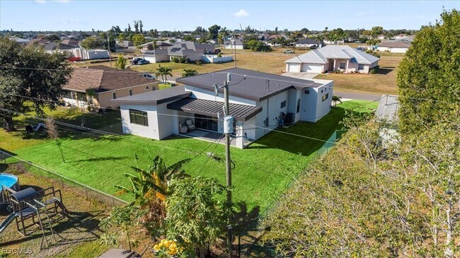 Building Photo - 1017 NE 4th Pl