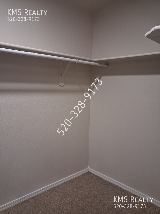 Building Photo - 2867 N Tolman Dr