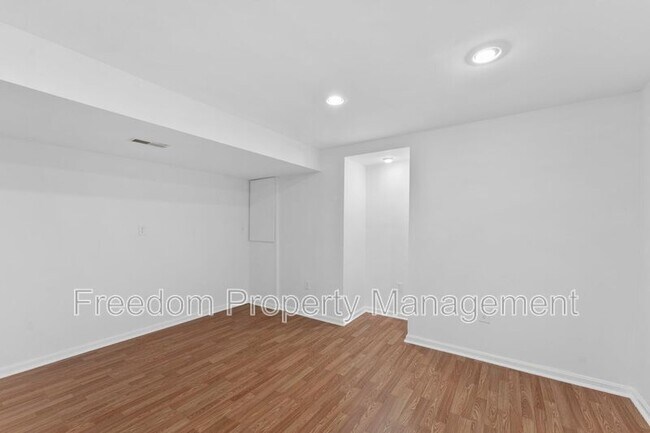 Building Photo - 9140 Worthington Dr
