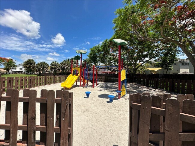 Building Photo - 5020 SW 154th Ave
