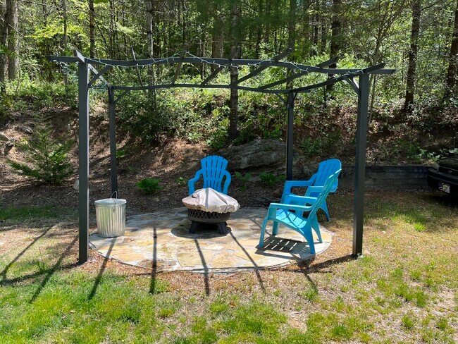 Building Photo - 251 Landwood Ln