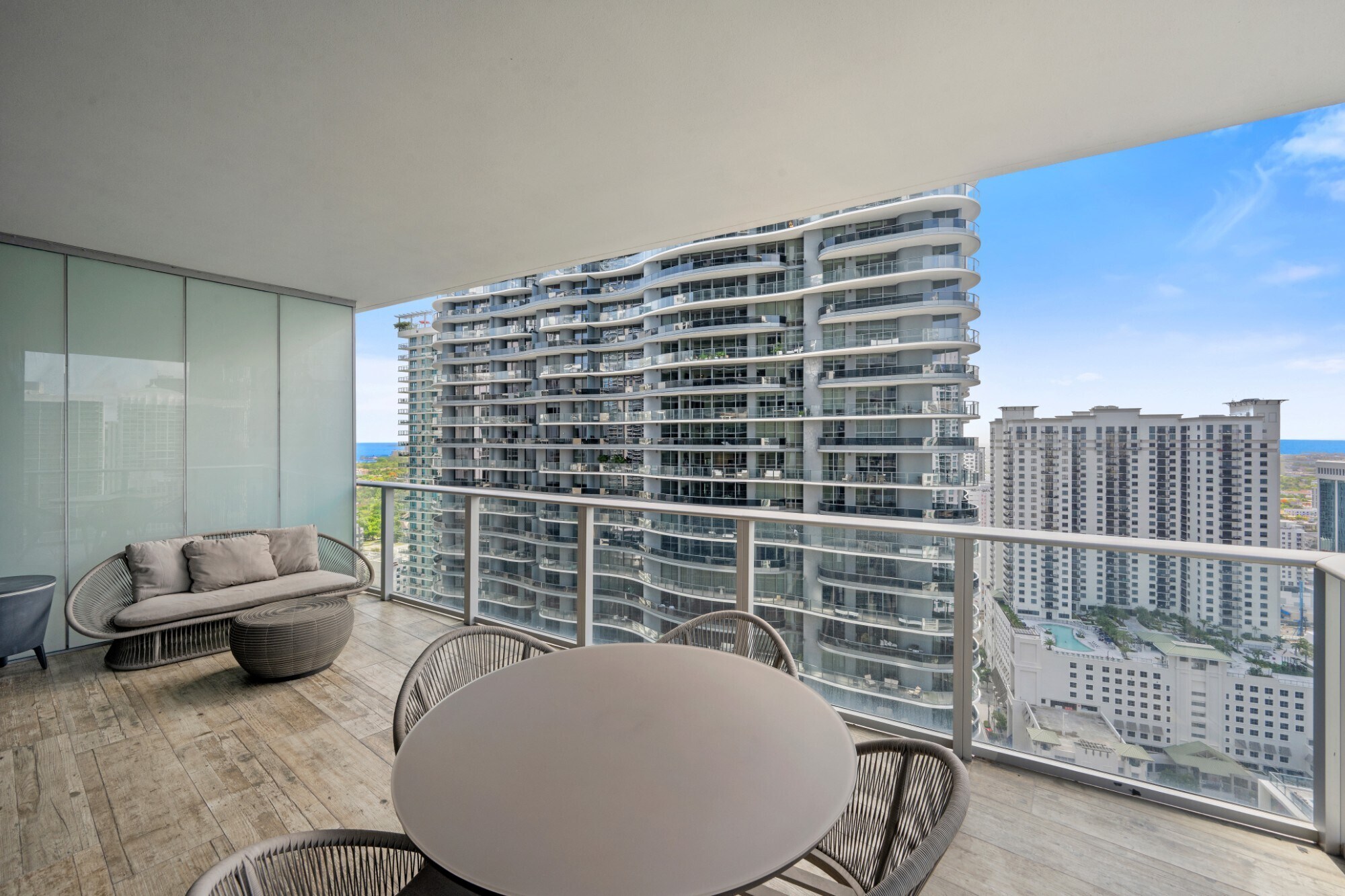 Building Photo - 1010 Brickell Ave