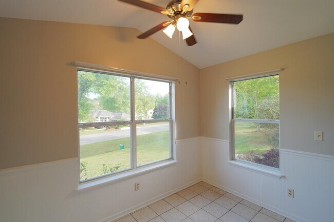 Building Photo - 1908 Wagon Wheel Cir W