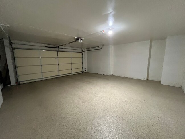 Building Photo - 2 Bedroom, 2.5 Bathroom Condo for Rent in ...