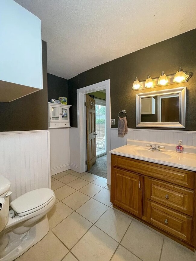 Building Photo - Charming home in the heart of Old Colorado...