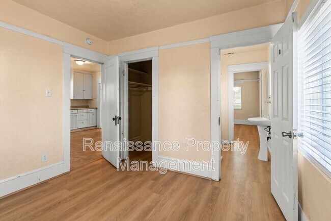 Building Photo - 1026 Windeler Ave