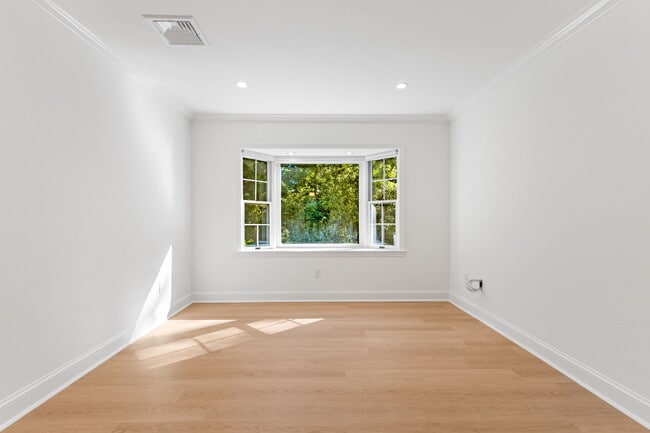 Building Photo - 18 Echo Ln