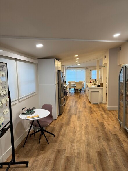 Building Photo - 511 Poinsettia Ave