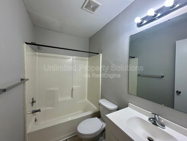 Building Photo - 205 Sunn Aire Ct