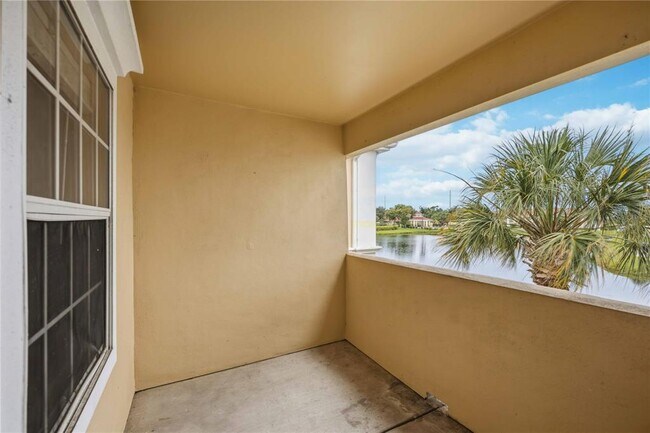 Building Photo - 1025 Villagio Cir