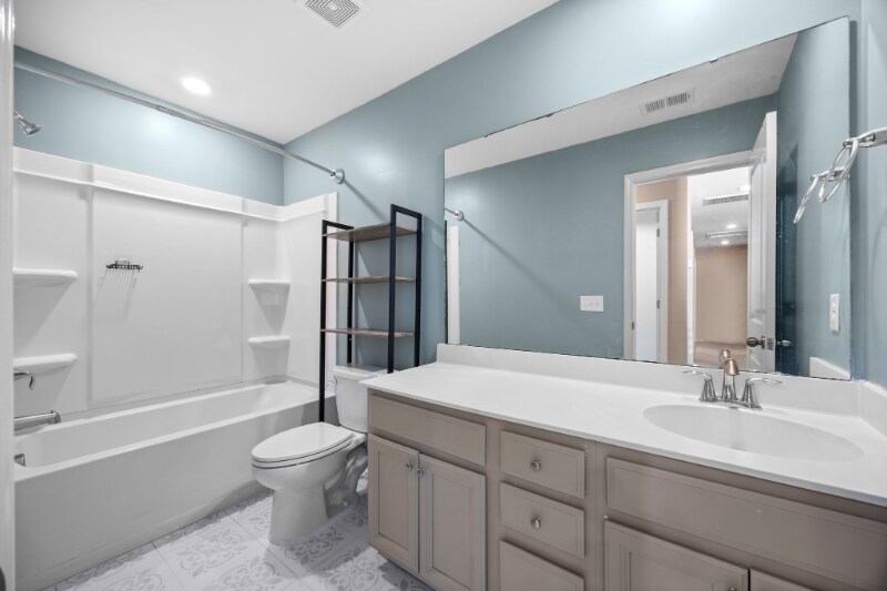 Building Photo - 677 Redbud Ln