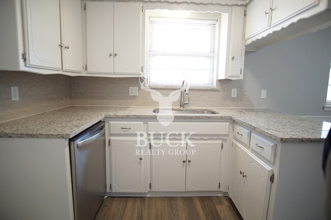 Building Photo - 505 Turtle Creek Dr