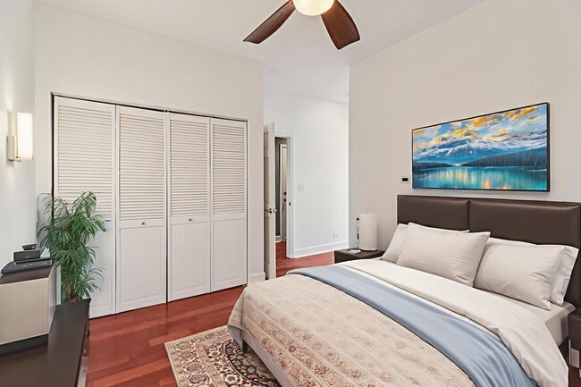 Building Photo - 7622 N Greenview Ave