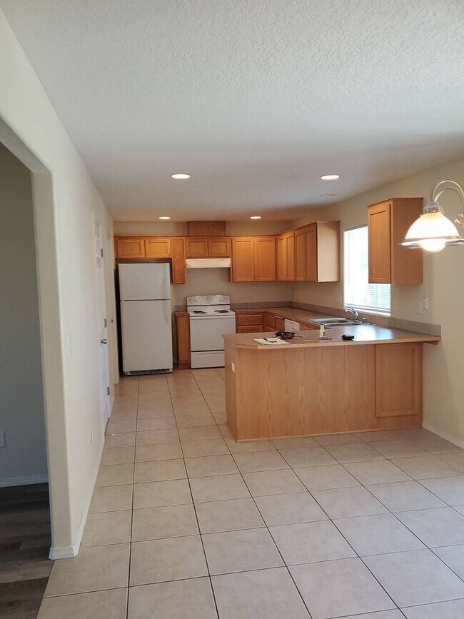 Building Photo - 460 Laguna Dr