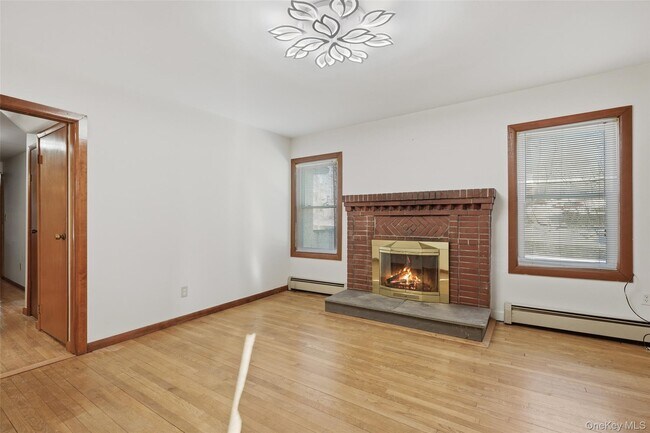 Building Photo - 95 King St