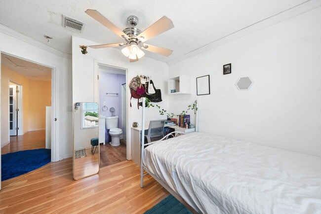 Building Photo - 10569 Pelican Dr