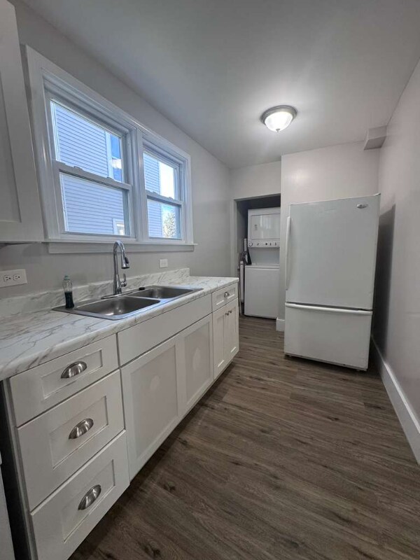 Building Photo - 267 Silver St