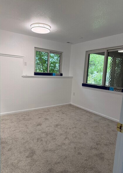 Building Photo - 2570 Paintbrush Ln