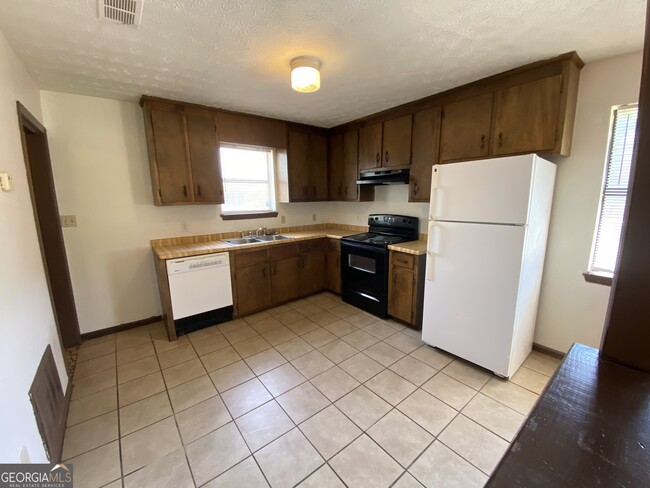 Building Photo - 129 Tanglewood Dr