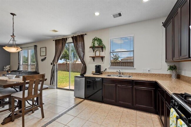 Building Photo - 914 Bandon Ln